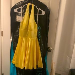 Sherri Hill - 00 - Yellow Halter homecoming dress